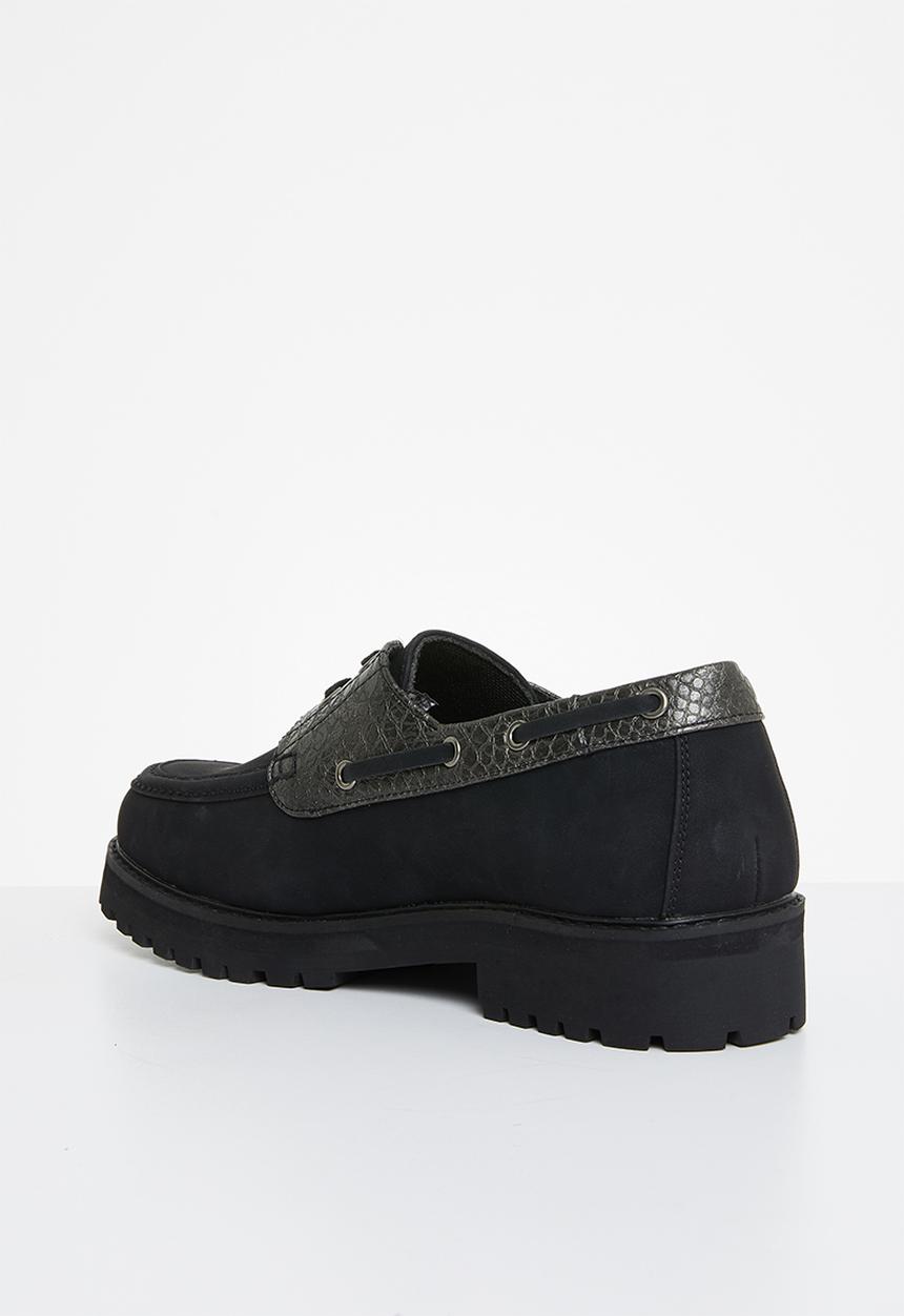 Jonathan D - J boat - black snake