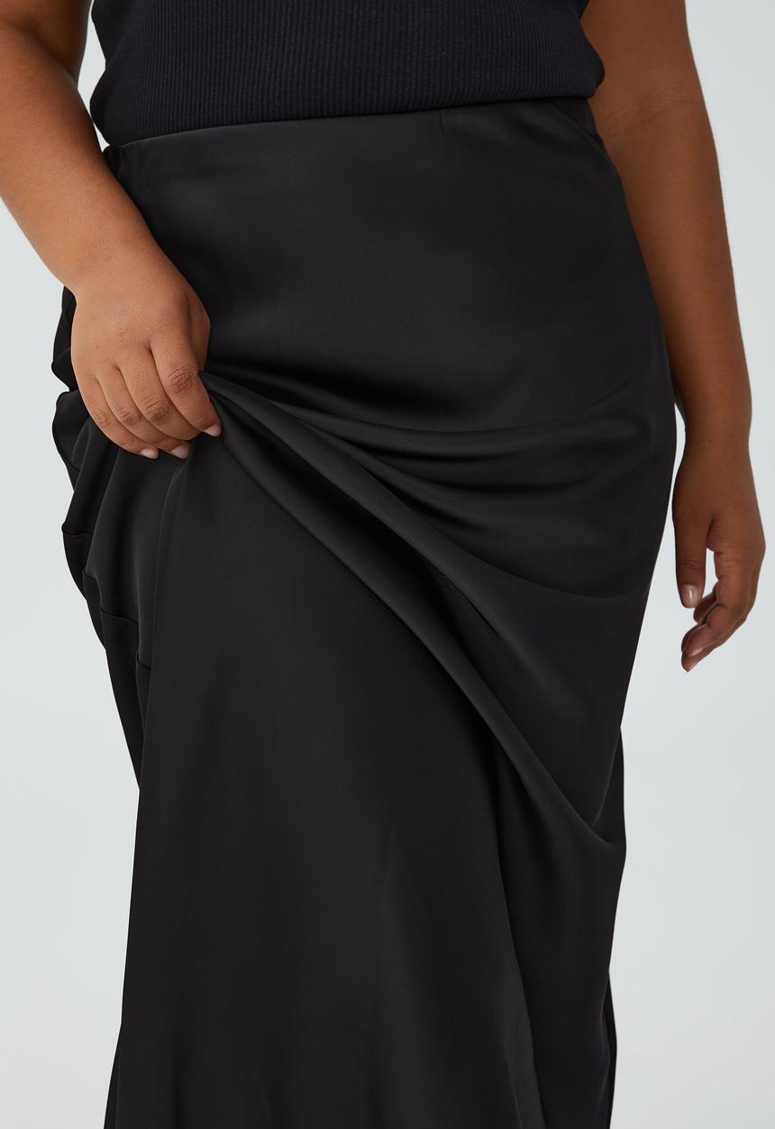 Cotton On - Curve amalfi satin maxi skirt - black