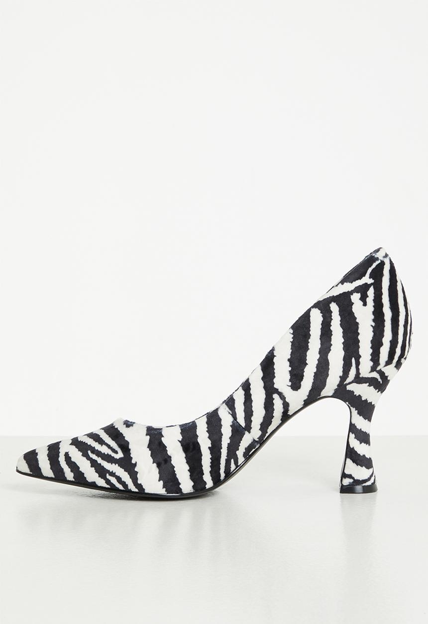 Steve Madden - Notary court heel - zebra velvet