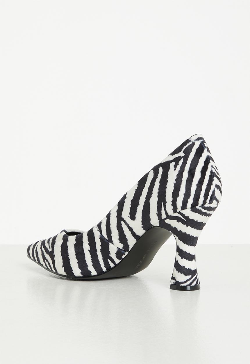 Steve Madden - Notary court heel - zebra velvet