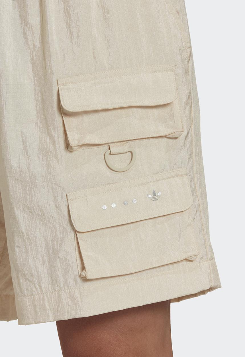 adidas Originals - Reveal material mix short - wonder white