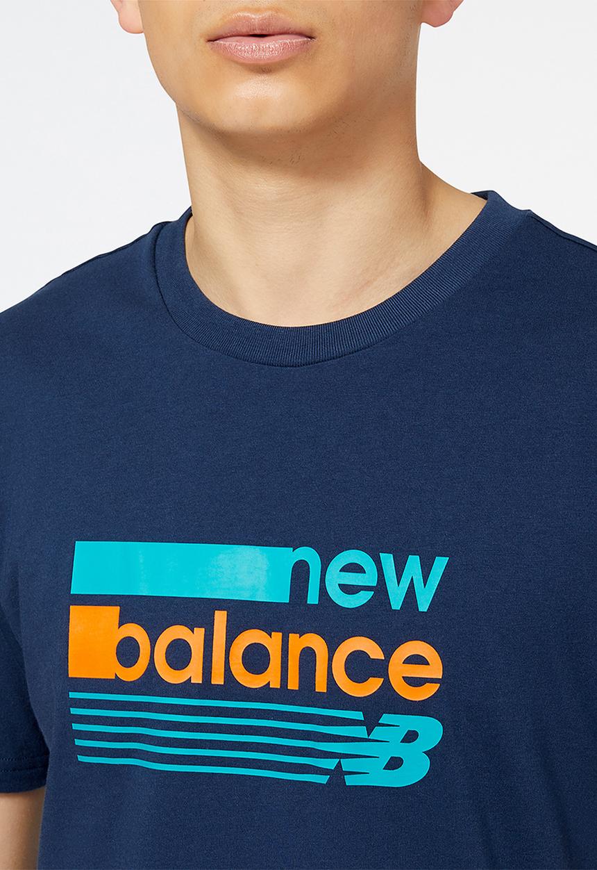 New Balance  - Nb classics core plus graphic tee - natural indigo