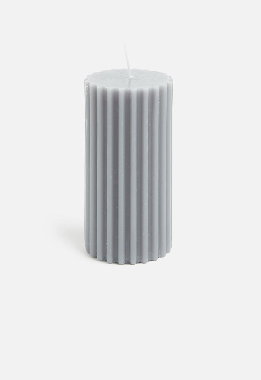 H&S - Ribbed pillar candle - charcoal