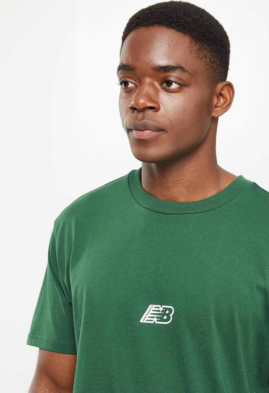 New Balance  - Nb essentials magnify graphic tee - nightwatch green