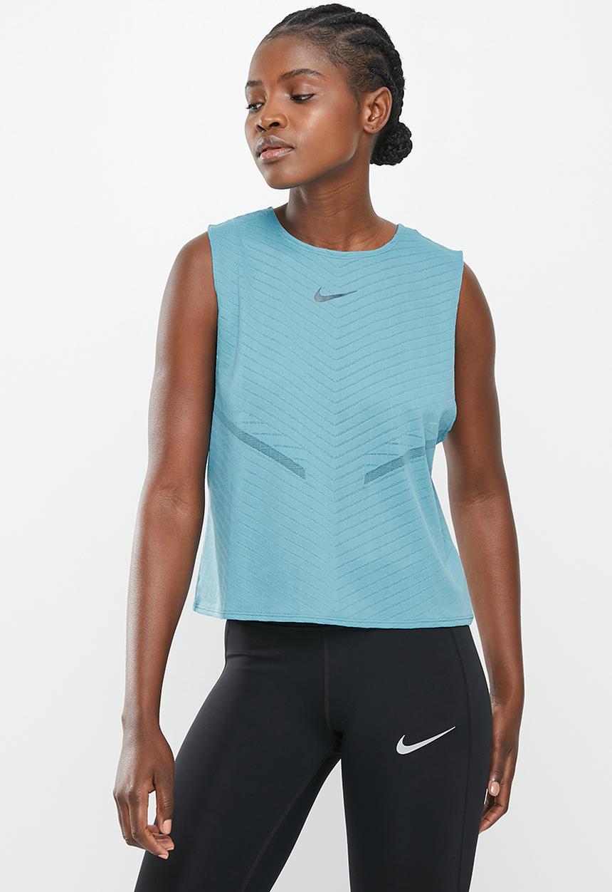 Nike - Woman's Nike dfadv run dvn eng tank - cerulean