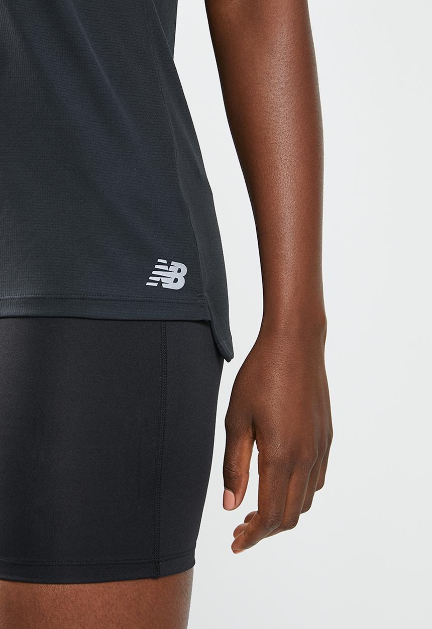 New Balance  - Nb tech training short sleeve - black