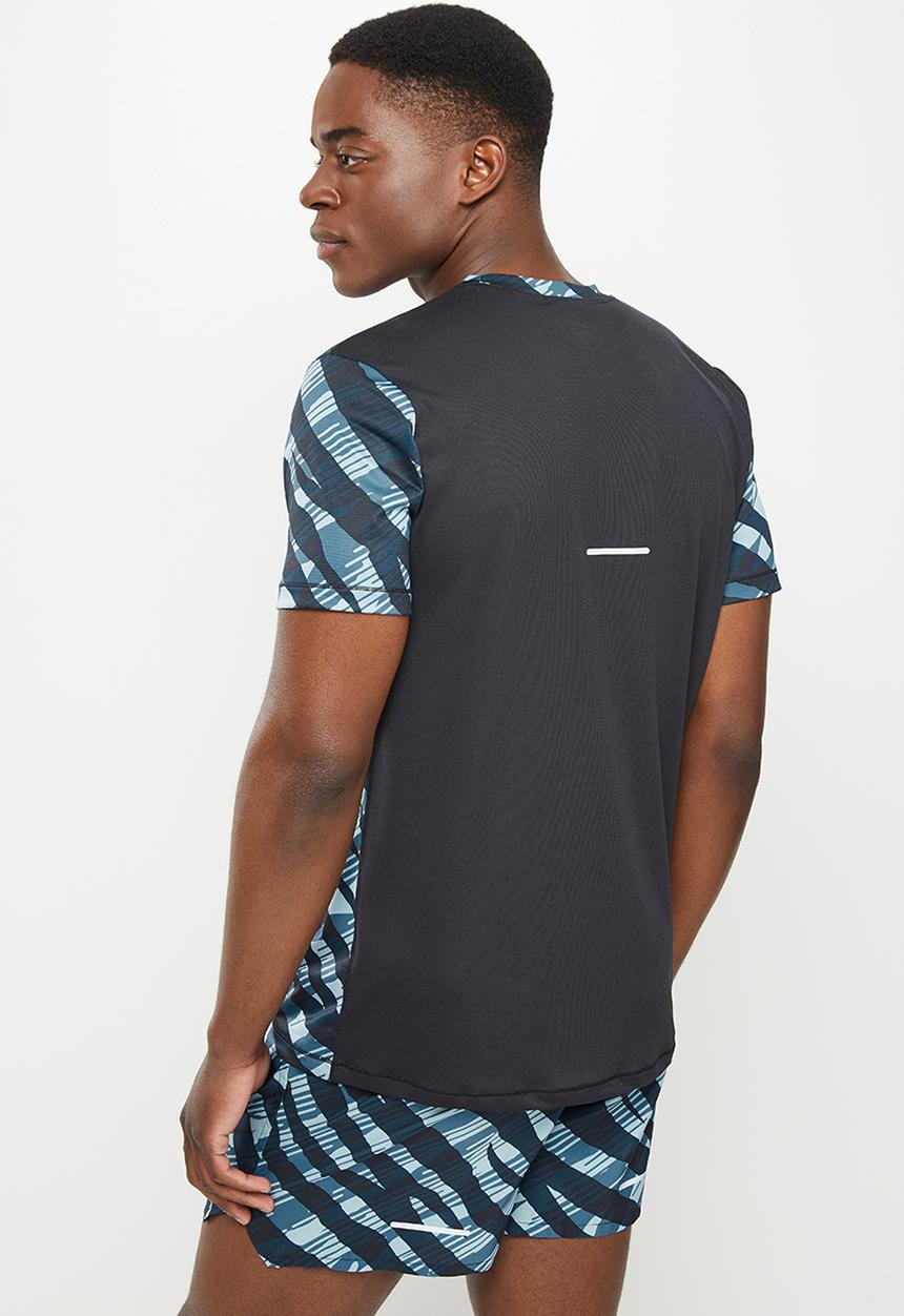 ASICS - Wild camo short sleeve top - azure & performance black