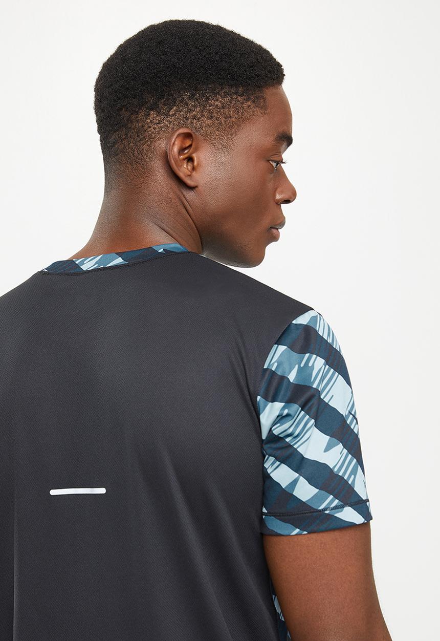ASICS - Wild camo short sleeve top - azure & performance black