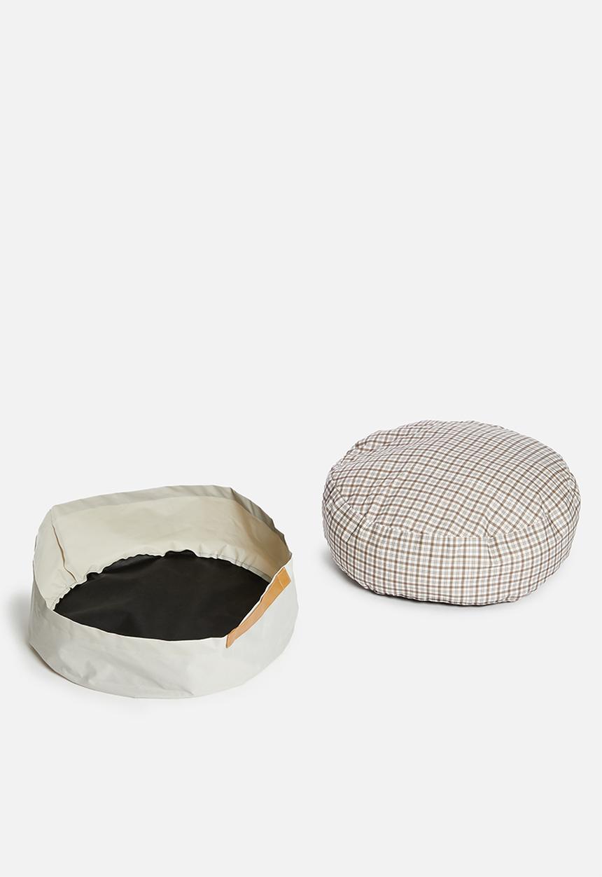 Sixth Floor - Muffin pet  bed-multi