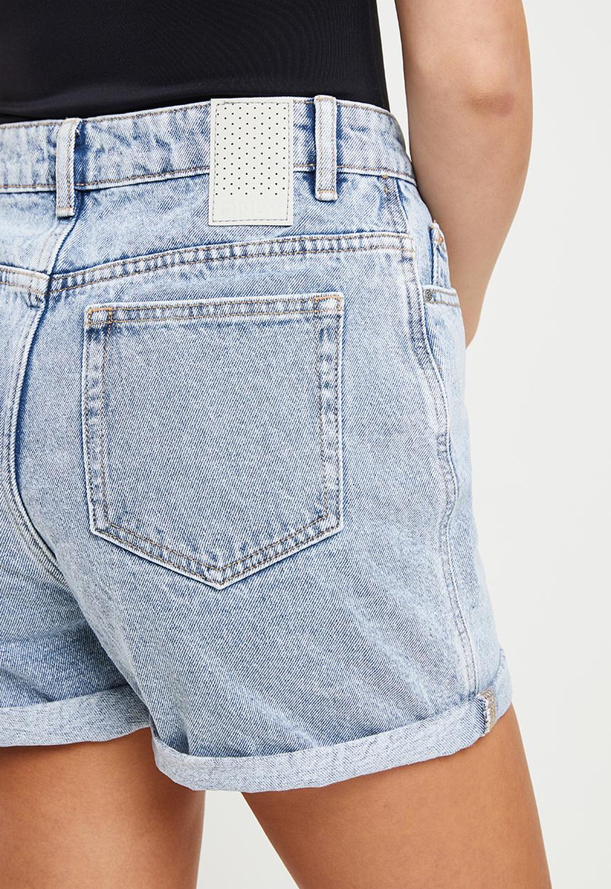 ONLY - Bay life high waist mom shorts denim - light blue denim