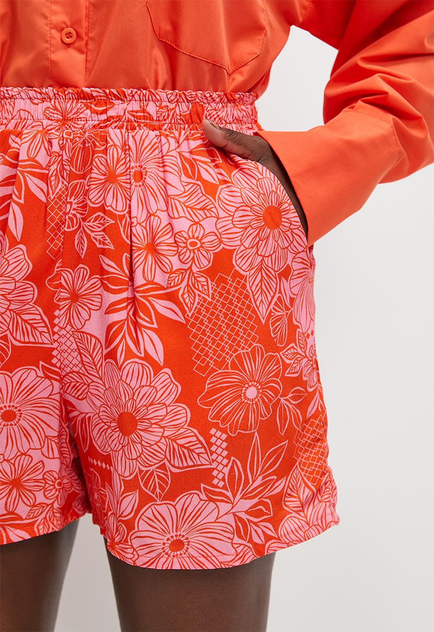 Superbalist - Printed pull on shorts - red based floral