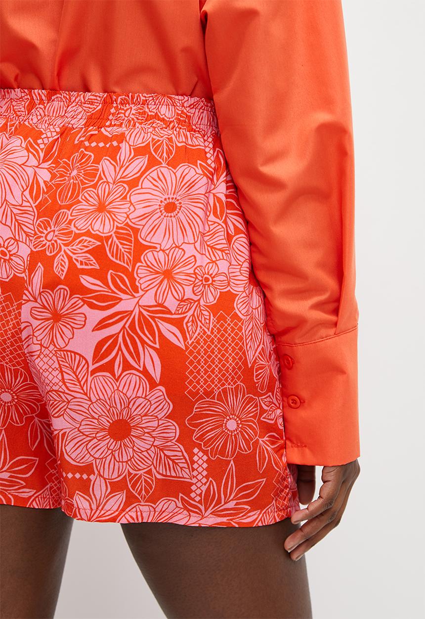 Superbalist - Printed pull on shorts - red based floral