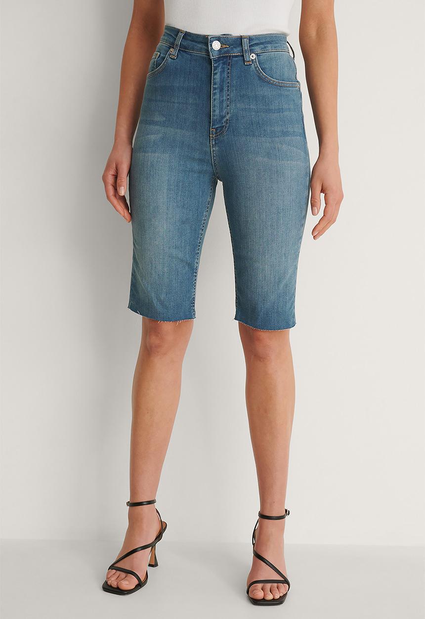 NA-KD - Skinny raw hem bermuda shorts - mid blue