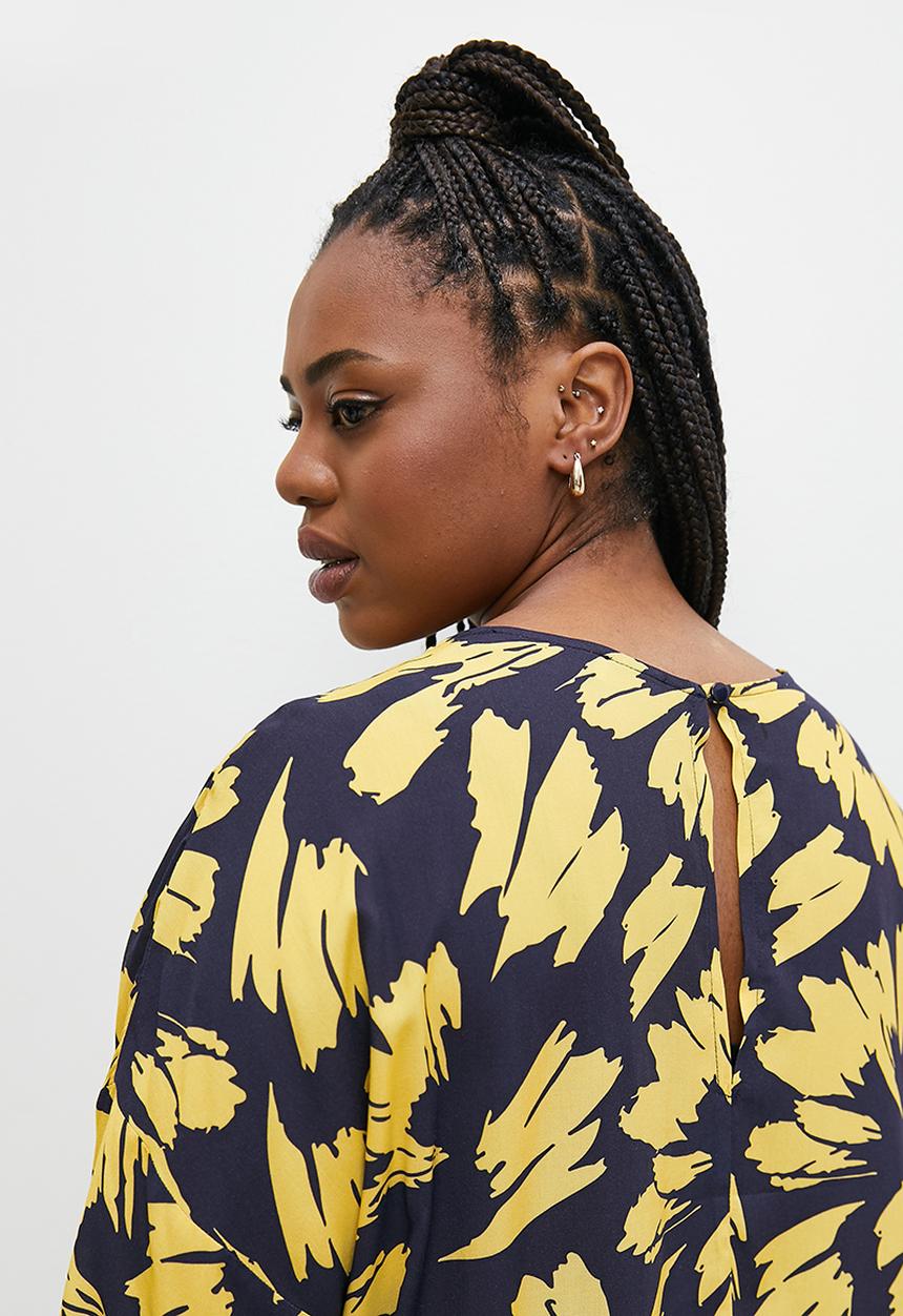 Superbalist - Printed basic woven blouse - yelllow mono leaf