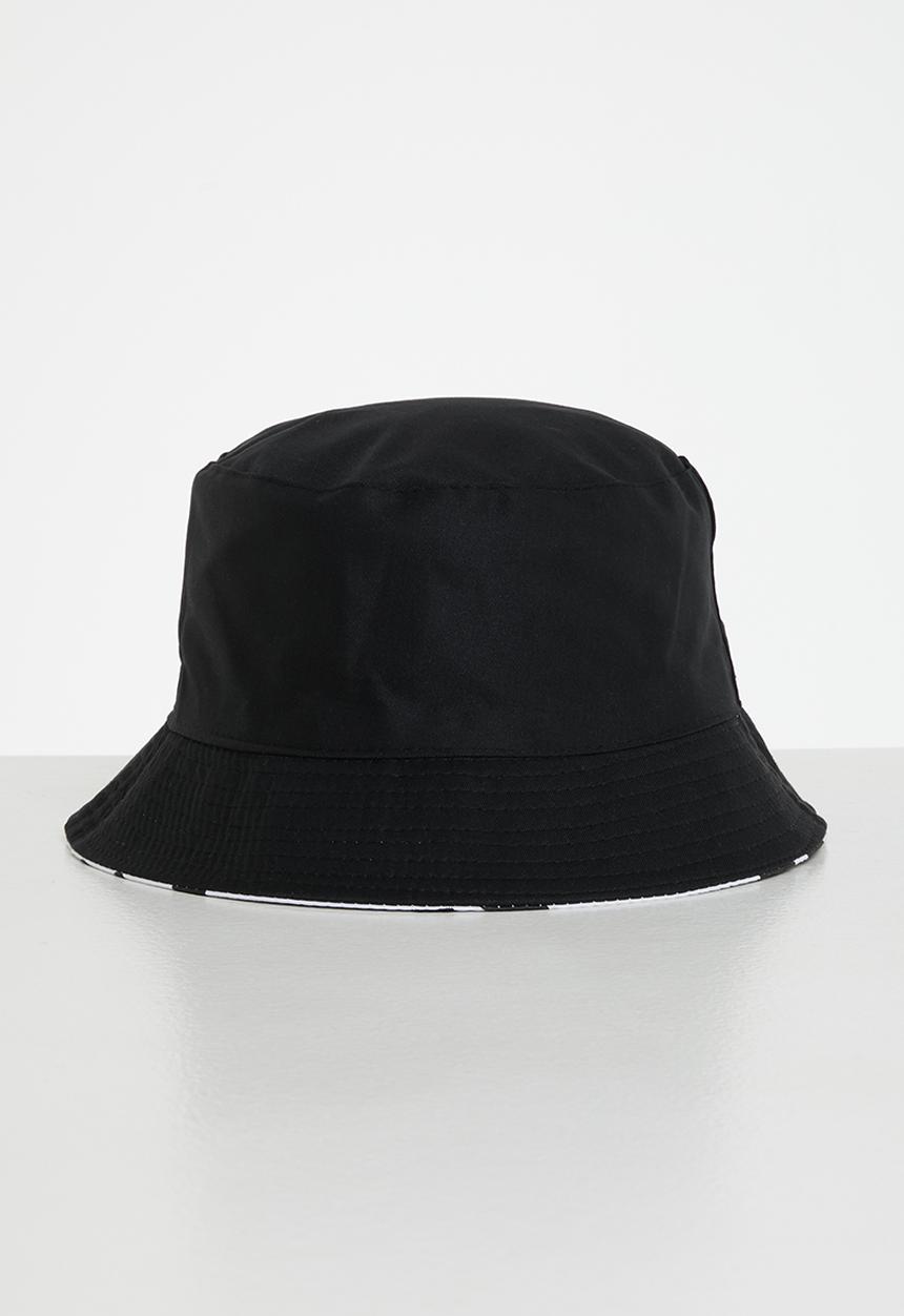 Superbalist - Cow print bucket hat - black & white
