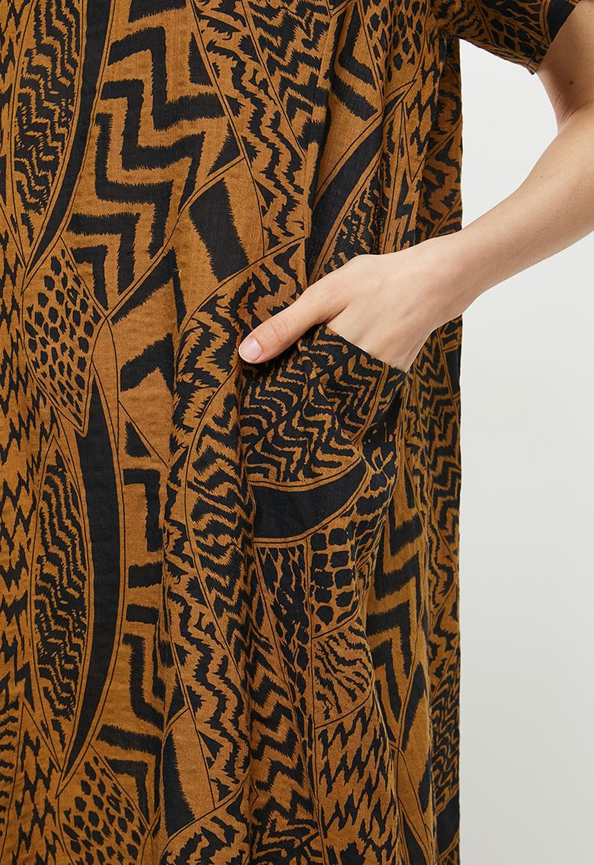 Stella Morgan - Zig zag printed loose fit shift dress - black & brown 