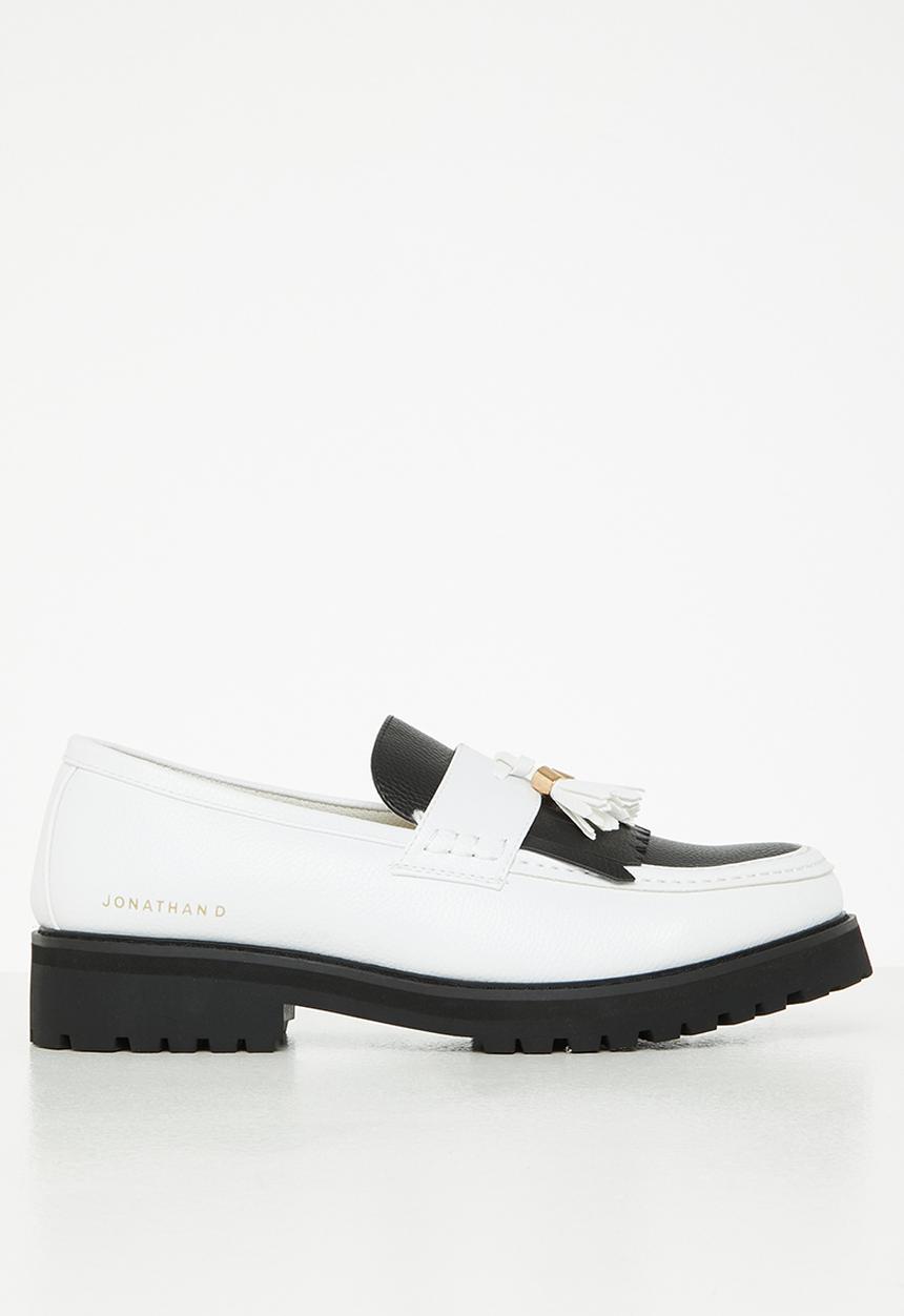 Jonathan D - J kiltie tassel - white/black