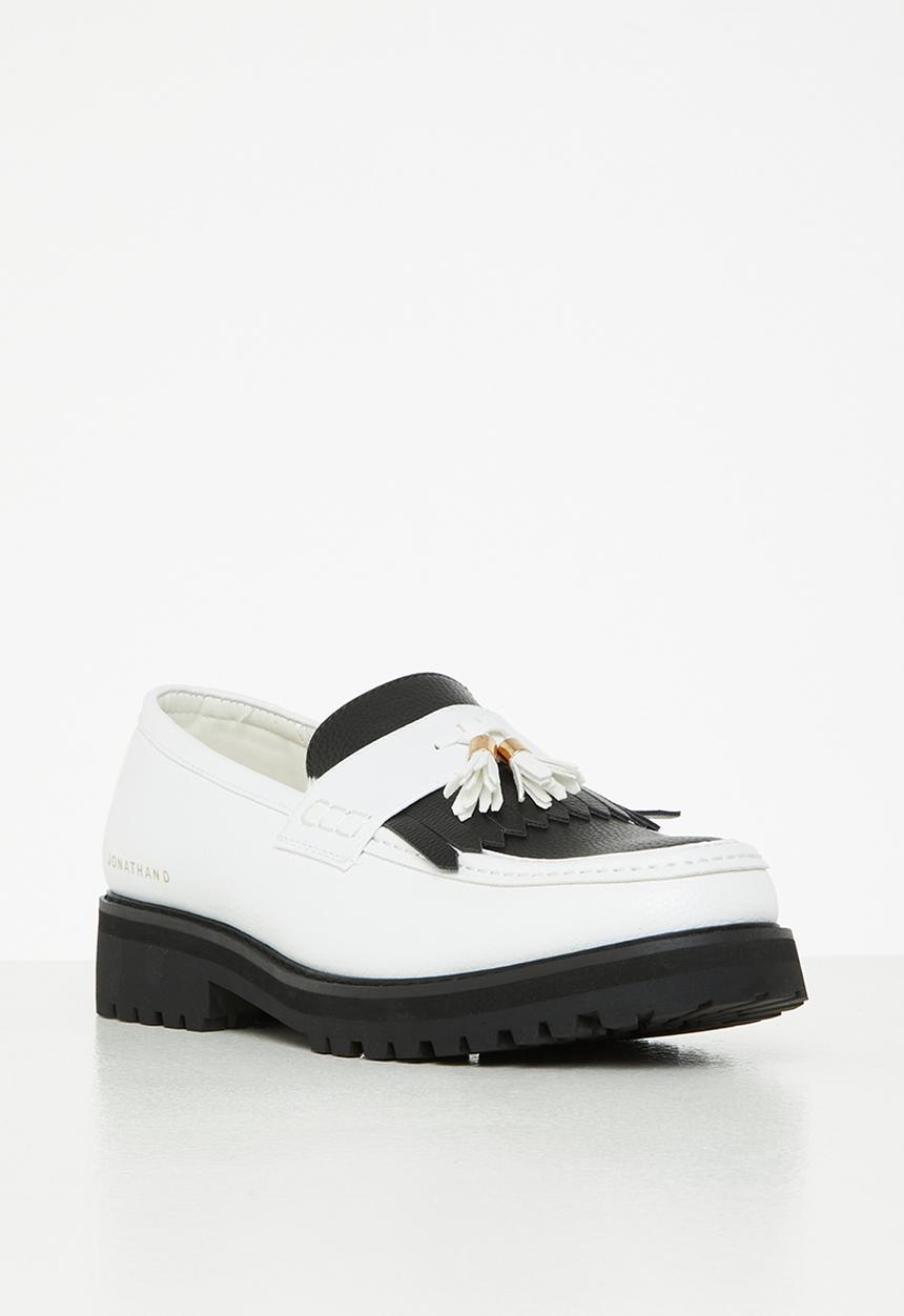 Jonathan D - J kiltie tassel - white/black