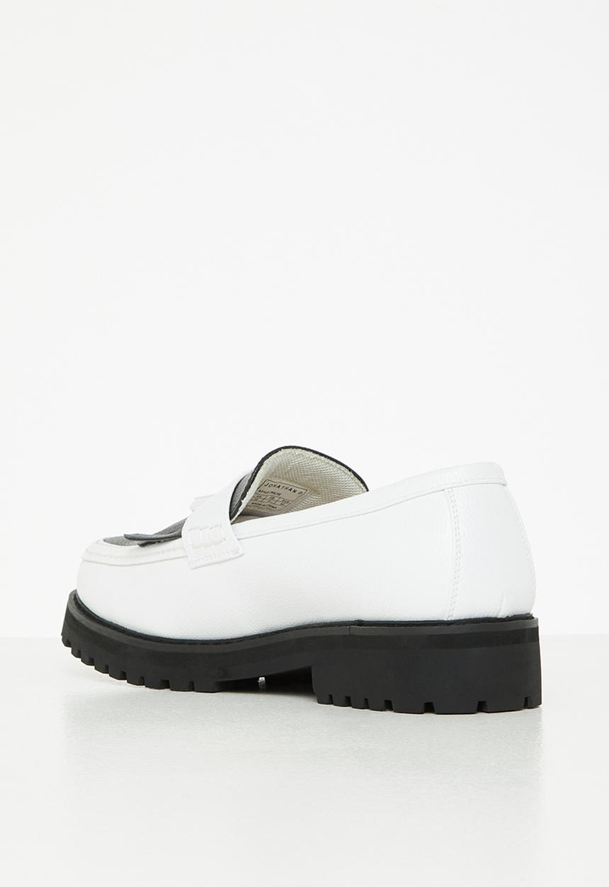 Jonathan D - J kiltie tassel - white/black