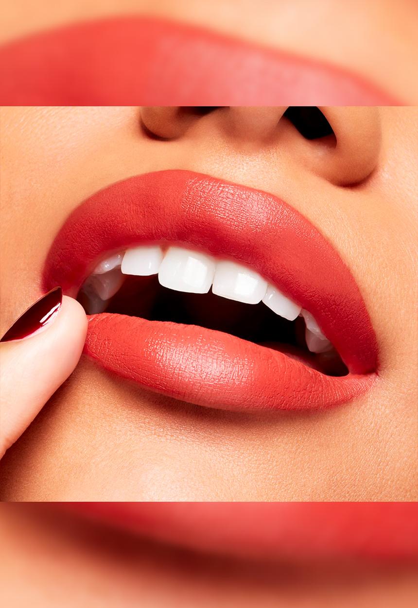 MAC - Powder Kiss Velvet Blur Slim Stick - Devoted To Chili