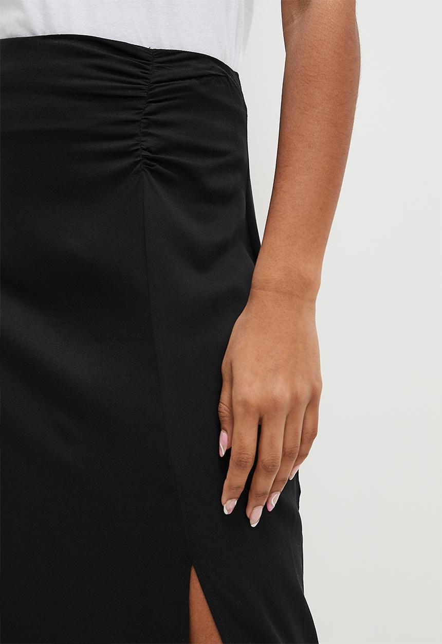 Superbalist - Ruched side slip skirt - black