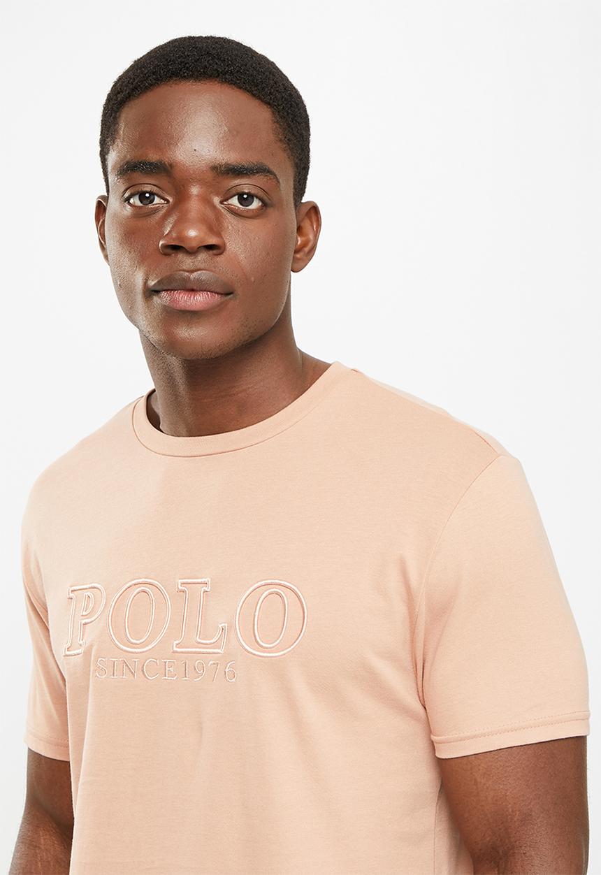POLO - Men logo emb tee - neutral