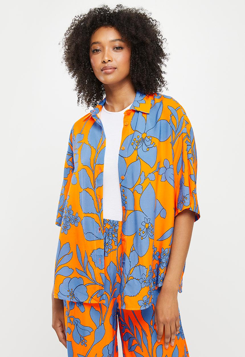 Me&B - Boxy regular length shirt - orange blue floral
