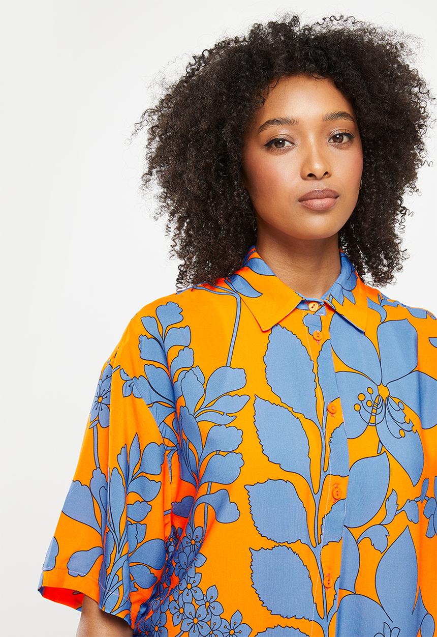 Me&B - Boxy regular length shirt - orange blue floral
