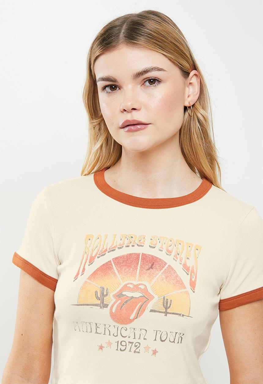 Cotton On - Micro fit rib graphic license tee - lcn br rolling stones desert tour/white sand