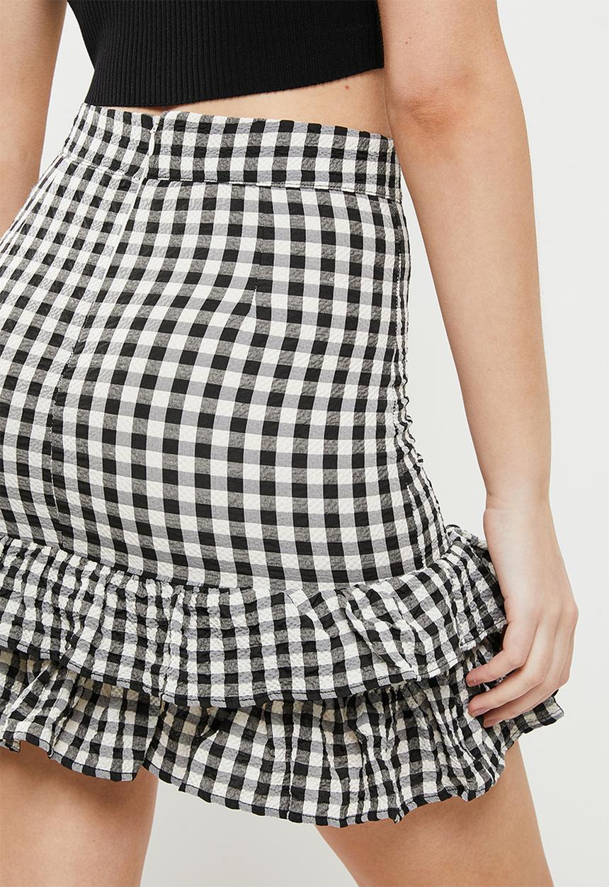 Trendyol - Gingham ruffled skirt - black
