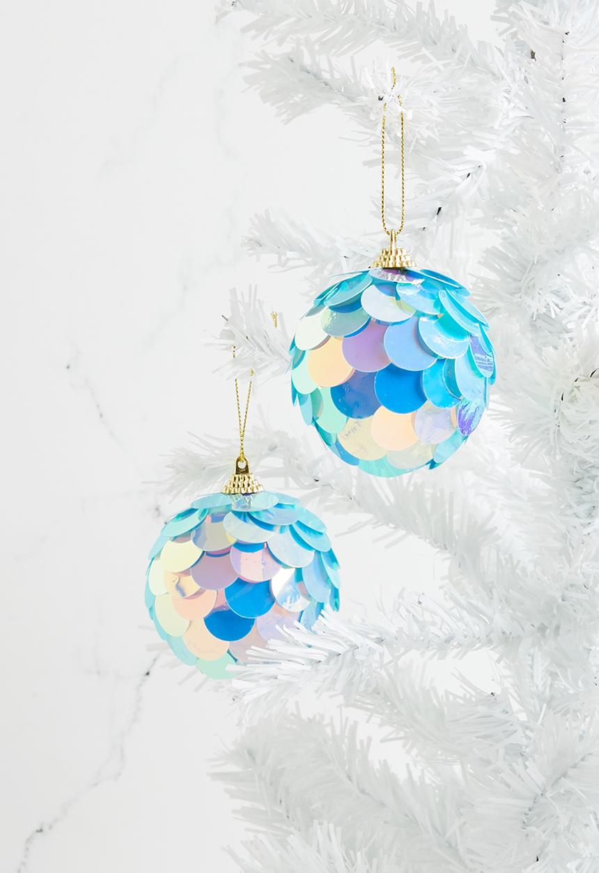 H&S - Christmas scales bauble set of 4 - blue