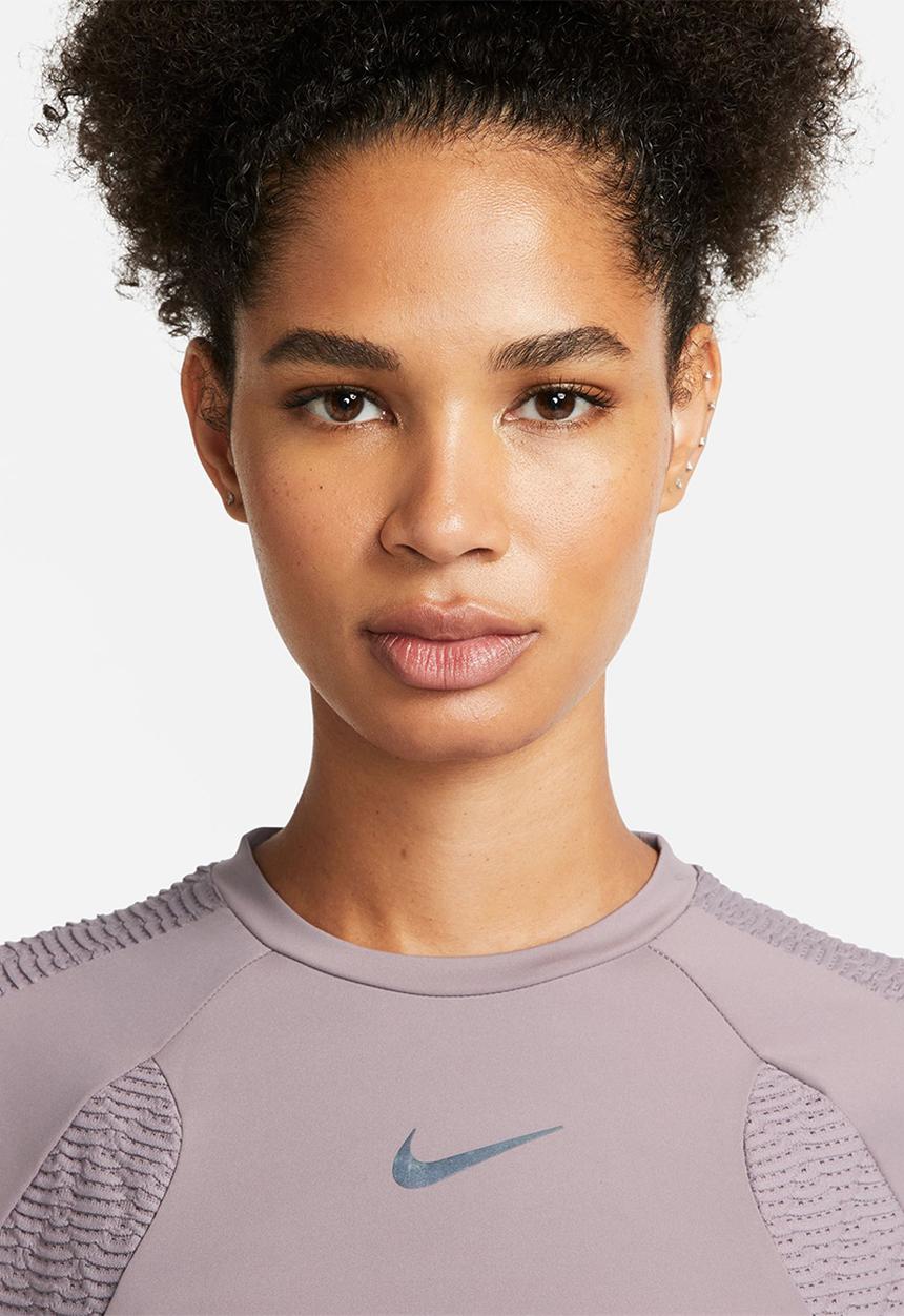 Nike - W nk dfadv run dvn ss top - purple smoke/black