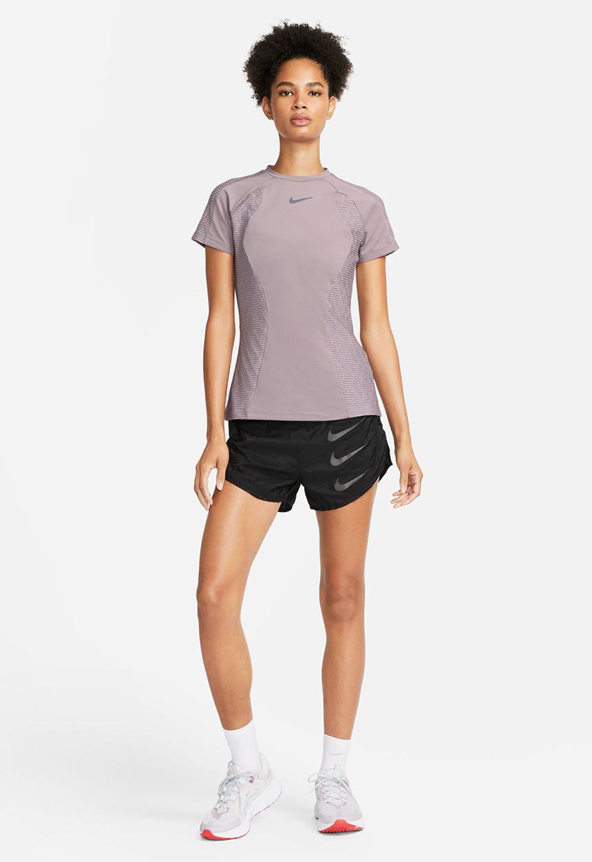 Nike - W nk dfadv run dvn ss top - purple smoke/black