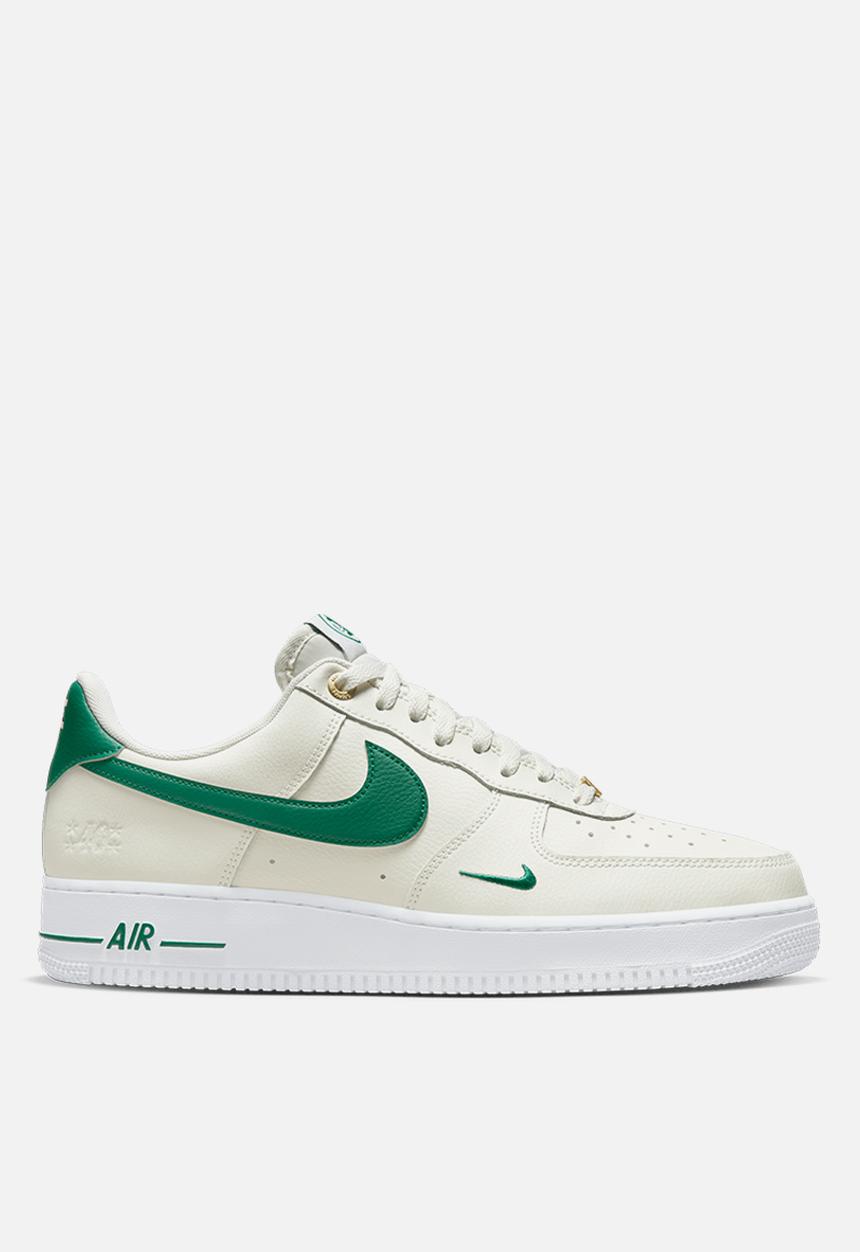 Nike - Air Force 1 '07 LV8 - sail/malachite-white-metallic gold