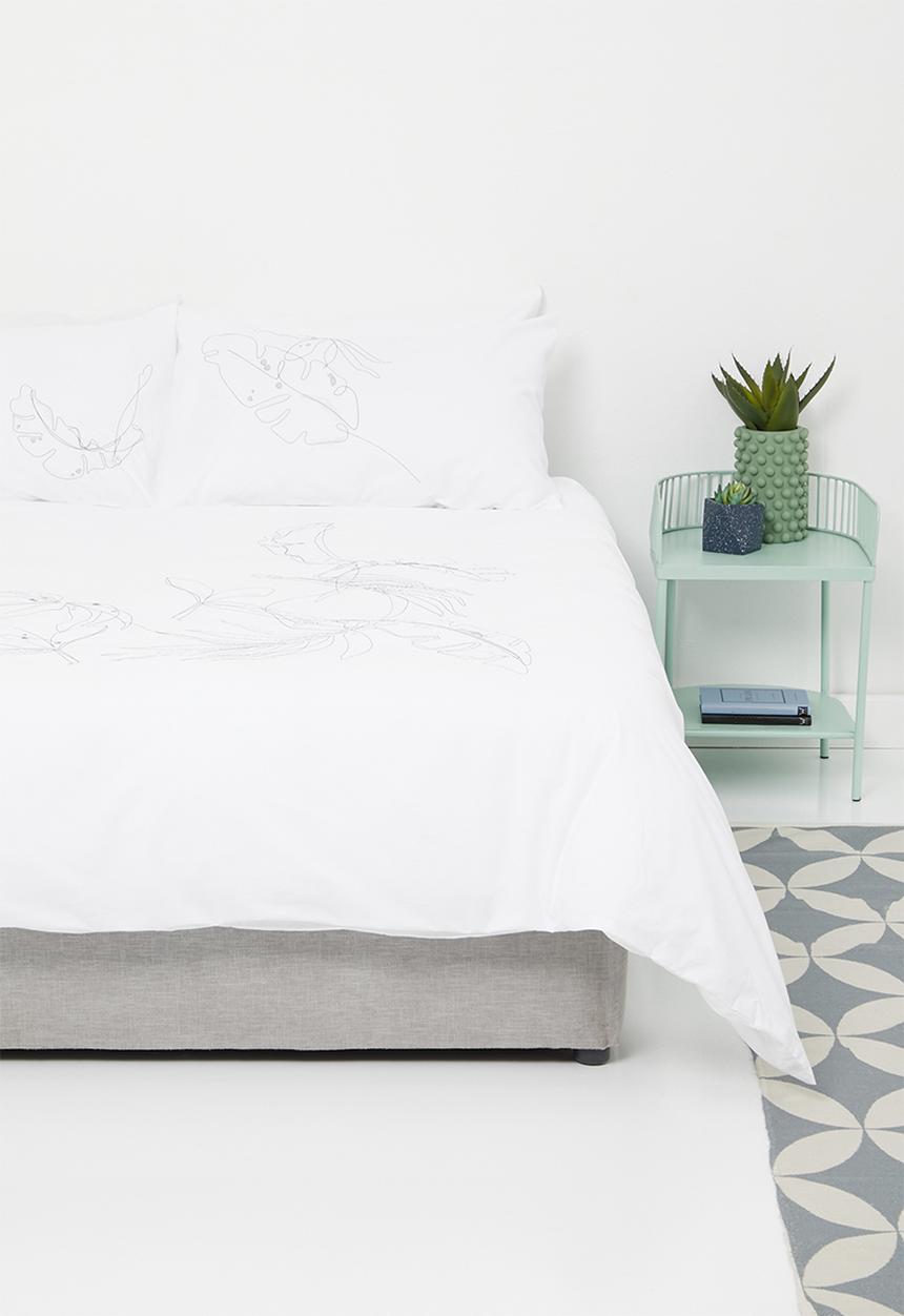 Sixth Floor - Palms cotton embroidered duvet set - white