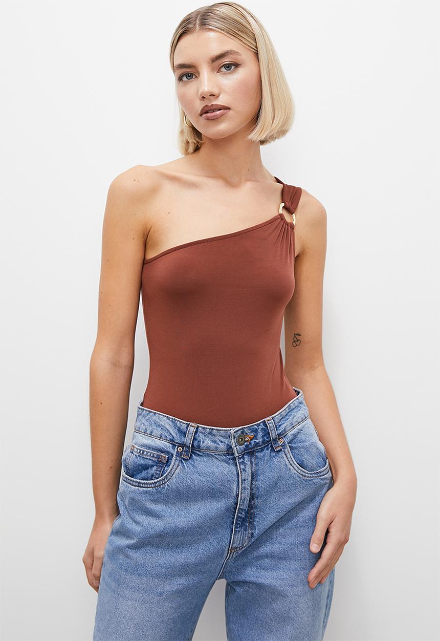 VELVET - Asym bodysuit with ring detail - cherry mahogany
