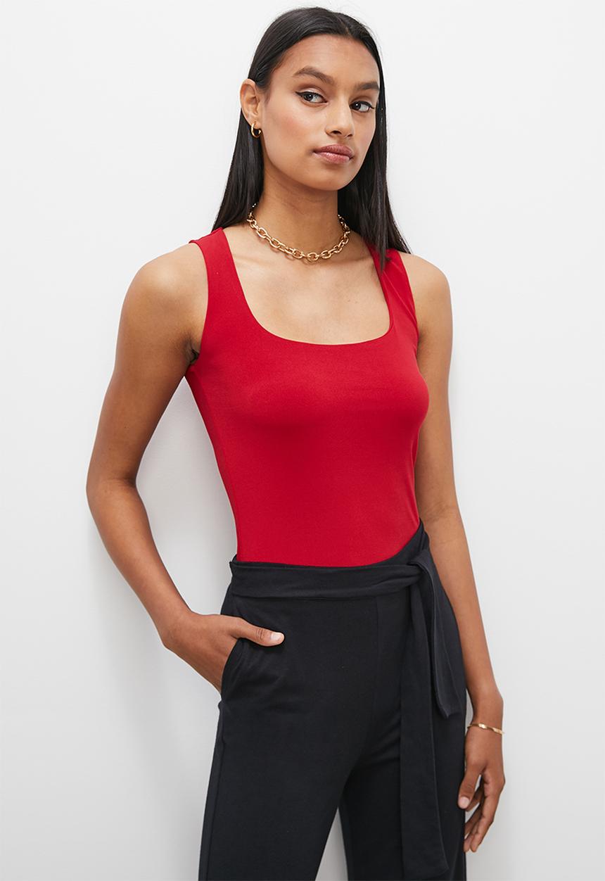 Superbalist - Single scoop neck vest - red