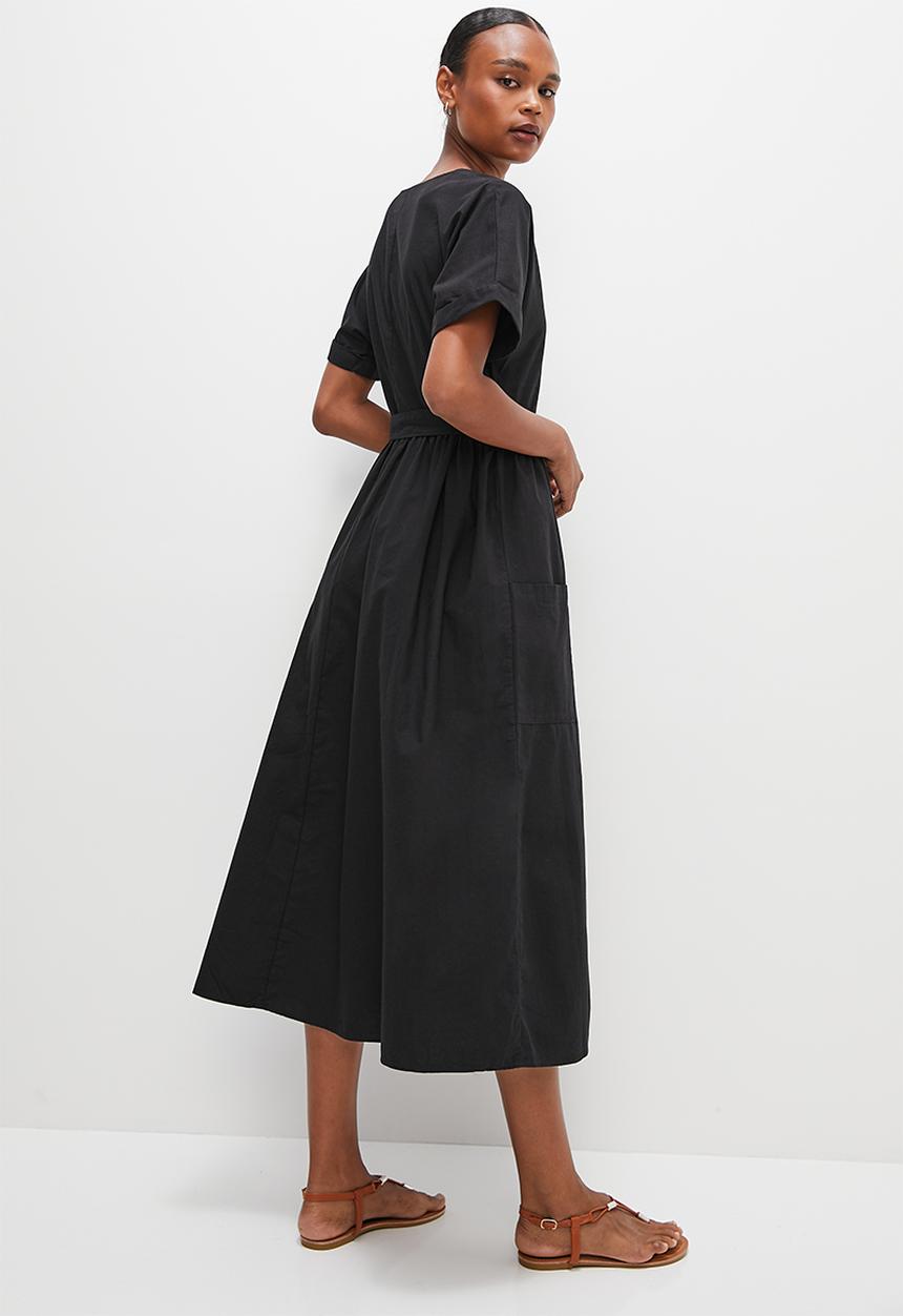 edit - V-neck pocket detail fit & flare midi - black