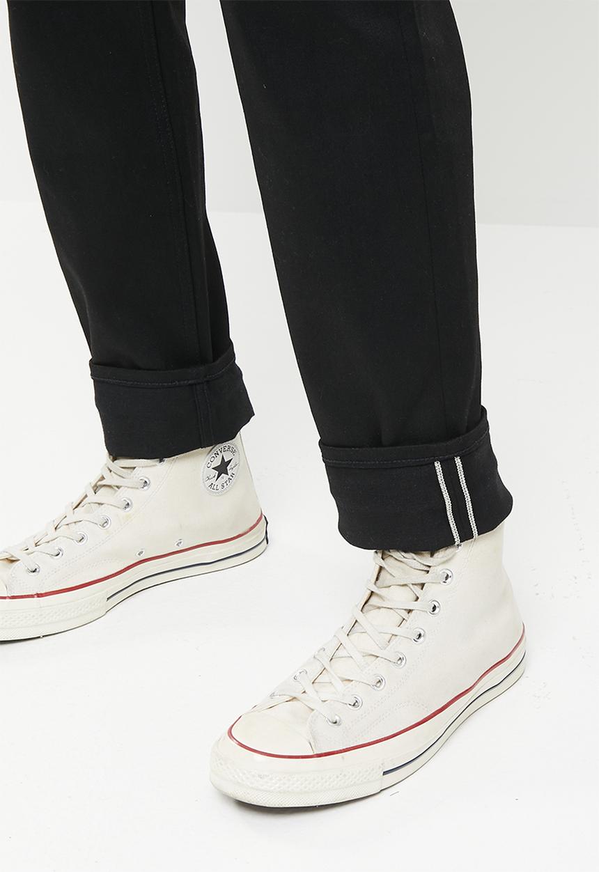 THE UNBRANDED BRAND - Relaxed tapered fit 11 oz solid black stretch selvedge denim