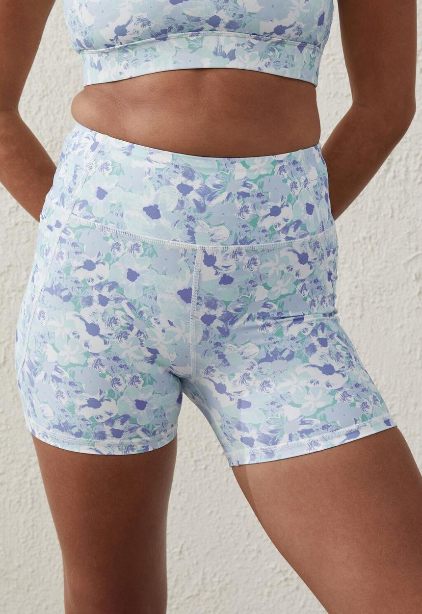 Cotton On - Smoothing pocket shortie short - painterly floral silky blue