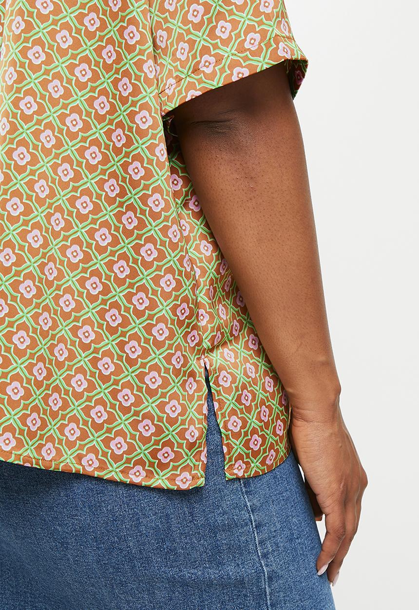 Cotton On - Curve amalfi short sleeve satin shirt - multi