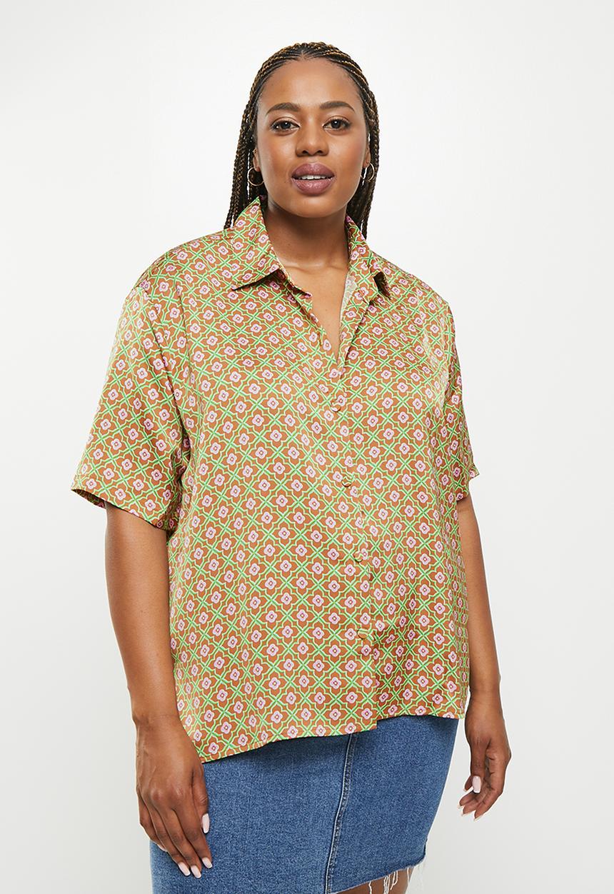 Cotton On - Curve amalfi short sleeve satin shirt - multi