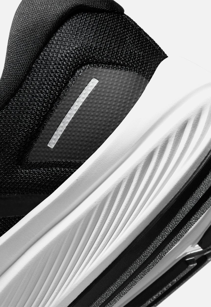 Nike - Air Zoom structure 24