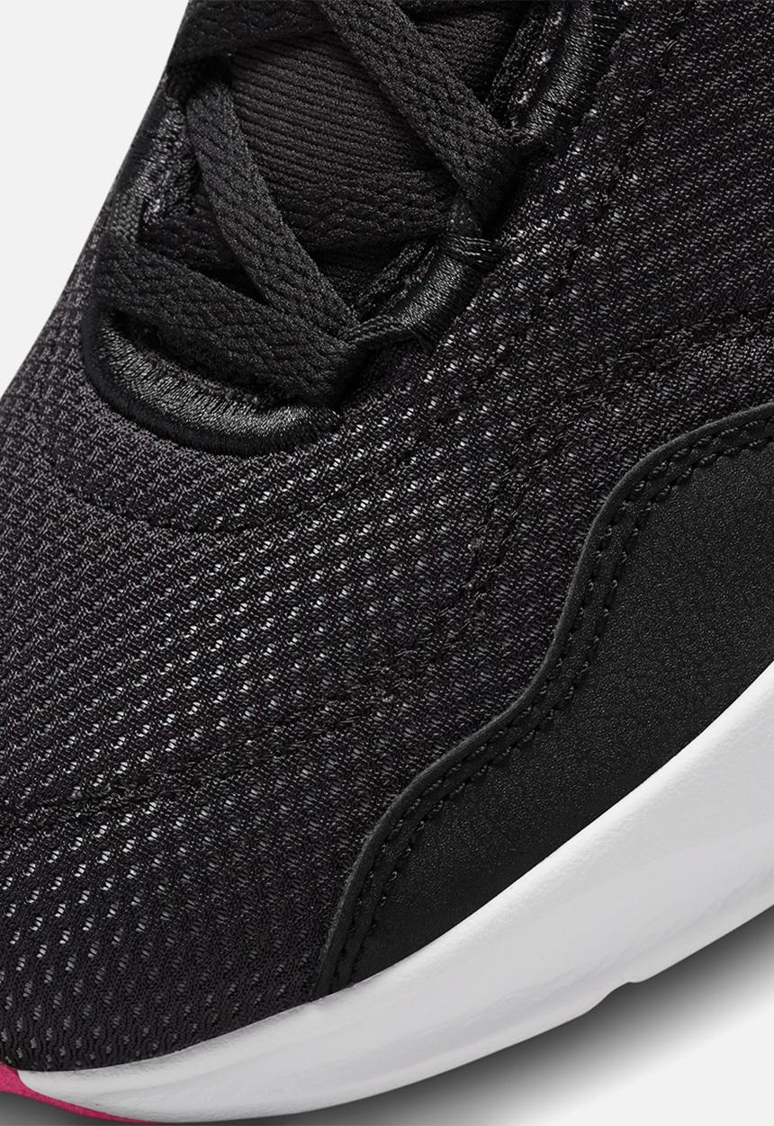 Nike - Legend essential 3
