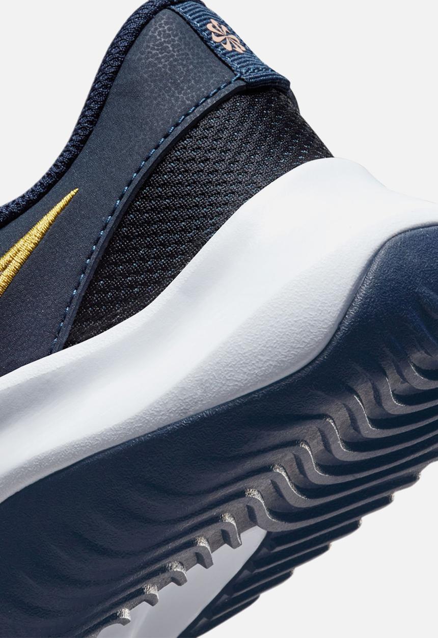Nike - Legend essential 3