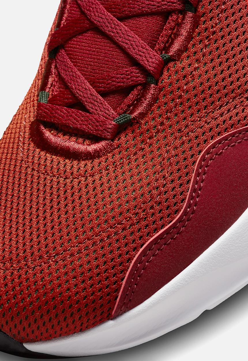 Nike - Legend Essential 3