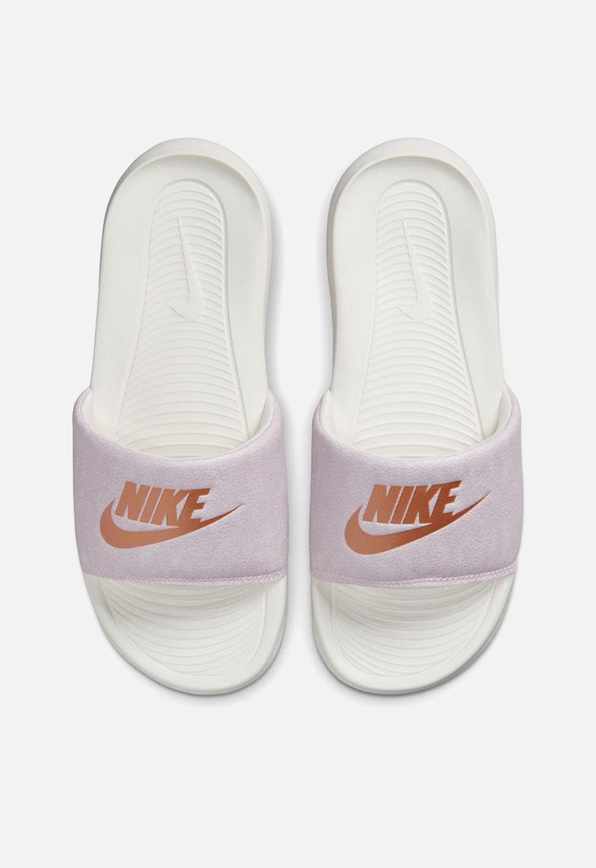 Nike - Victori One