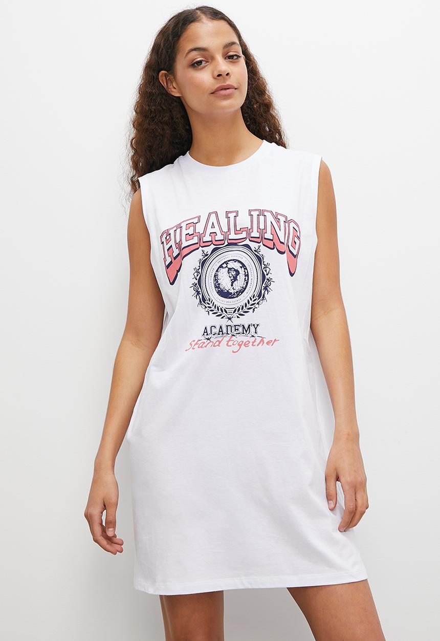 Blake - Oversized boxy sleep tee with print - white