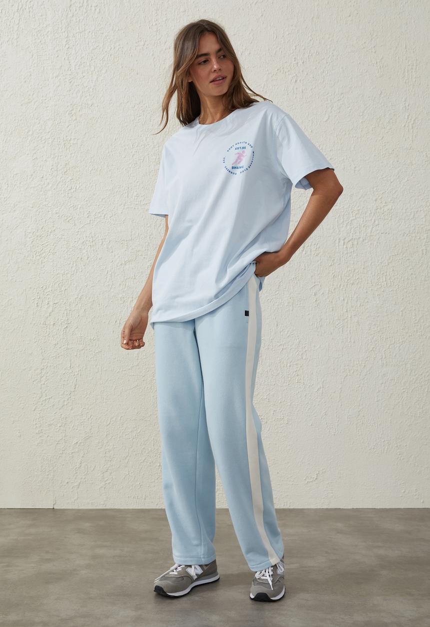 Cotton On - Active graphic T-shirt - silky blue/bhwc runners