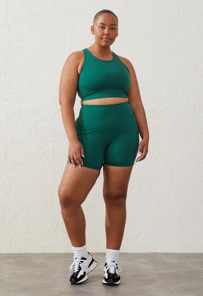 Cotton On - Curve active smoothing explorer bike short - verdant green